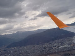 もうすぐ着陸の時に窓から見えた信州の山の風景