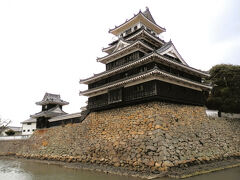 ご城下の中心である「中津城」です、

天正１６年に秀吉により豊前国１６万石が与えられた 黒田孝高が築城し、その後細川忠興が完成をさせた海城です。

＊詳細はクチコミでお願いします