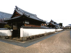 一角を占める広大な敷地は「金剛山 自性寺」と在りました、

臨済宗妙心寺派の寺院として金剛山 万松寺を前身としその後改称し、歴代藩主・奥平家の菩提寺だそうです。
