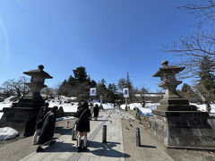 上杉神社東口（公園正面）