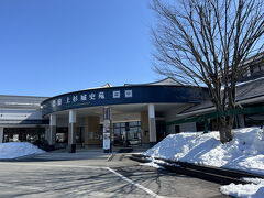 上杉城史苑

米沢の特産品や工芸品を各種とりそろえた土産、物産フロアと米沢牛や郷土料理などが味わえるレストラン。