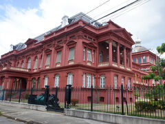 　ザ　レッドハウス。