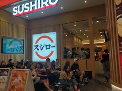 スシロー、すごい行列。