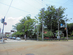 日枝神社　鶴岡地区で一番古い社だそうです。
事前にチェックはしておらず、通りかかった時に「なんか赤い鳥居とかある！」と気付き、短い時間しかない鶴岡観光、見たい物全て見終わった後、時間があれば帰りに寄ろう、と思っていましたが結局帰りは別の道を通って駅まで戻ったので見学はしませんでした。