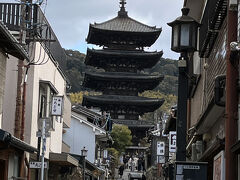 ２０＜八坂の塔＞
　4つ目の目的地は、「八坂の塔」の近く。ここは、混んでいそう。
　