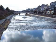 ２６＜四条大橋＞
　四条大橋を渡り、昼食を食べに四条河原町へ。