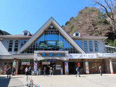 ケーブルカー乗り場

閑散としている。