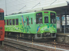岩国駅にて。ふと見ると錦川鉄道の車両がJR車両の陰にとまってたのでパチリ。
