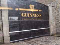 ギネスの醸造所も寄りたい場所でしたが、まだ先のバス停があるので、今回は断念しました。空港ラウンジで雪辱を晴らしました。