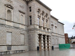 ダブリンバス シティ ツアーの24時間券を使い、市内観光を再開しました。美術館と博物館が併設となっています。