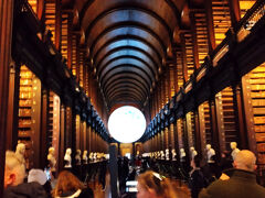 ダブリン随一の観光名所であるトリニティー カレッジに行きました。ここは入場料が必要で、アプリで入館予約を登録します。