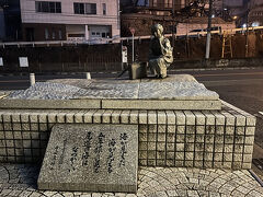 林芙美子像=18:25