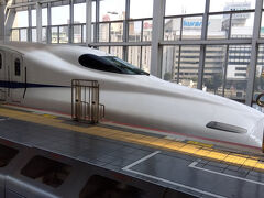 岡山までの「ひかり」が東京から到着。
もうすぐ、広島行の「のぞみ」がやって来ます。
