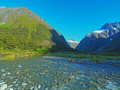 少し先に進みモンキークリークで休憩です。まだ朝早いので私たちしかいませんでしたが、あと１～２時間すると団体客でここは大賑わいになるようです。