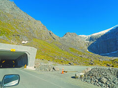 更に先に進んだところにあるホーマートンネルです。このトンネルと超えるとミルフォードサウンズに到着です。