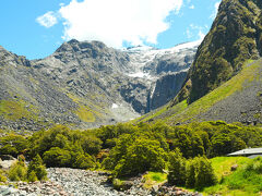 ここで一休憩ですが、ここからルートバーントラックと言って、１泊２日くらいでクイーンズタウンまで行くトレッキングロードがあるそうです。