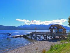 天気も良いので、テアナウ湖畔をブラブラしていると、水上飛行機の看板が目に入りました。そういえば、マウントクックでの遊覧飛行がキャンセルになったので、ここでチャレンジしても良いかもしれません。