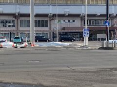 ◇千歳駅

後ろに見えてるJRイン千歳が駅近で良かったかもしれませんね