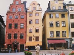 ガムラスタンにある大広場
周辺にはノーベル博物館のほか、レストランやカフェなどがある。ストックホルム最古の広場で、1520年にスウェ－デン独立派の貴族が処刑されたストックホルムの血浴の発生地でもある