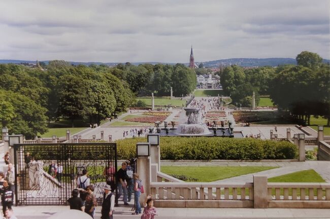 奥にヴィーゲラン美術館