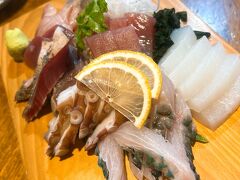 夕飯は海鮮のお店に行きました。