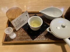 帯屋町に戻って「土佐カフェ」でお茶の時間を楽しみました。「池川一番茶　霧の極」というお煎茶を頂きました。甘みと旨みが特徴の美味しいお茶に出会えて嬉しかったです。