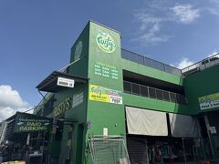 ウィンドウショッピングしながら最初の目的地、ラスティーズマーケットに到着です。あまりの暑さに心臓やられそうです。