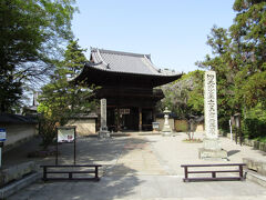 鶴林寺入口の「仁王門」
589年に聖徳太子が開基したお寺で、「播磨法隆寺」と呼ばれています
当初は「四天王寺聖霊院」と呼ばれたが、1112年に鳥羽天皇から勅願により「鶴林寺」と名付けられたとありました
