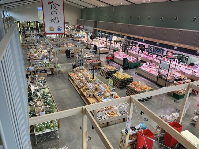 大井川流域の豊かな土壌に培われた農産物が勢揃いするKADODE OOIGAWAマルシェでは採れたて新鮮野菜や果物が売っていました。