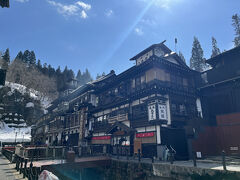 銀山温泉街を散策。

旅館 永澤平八とその奥に能登屋旅館。