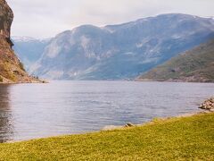 ソグネフィヨルドの最深部、枝分かれした細い先端部分のナールオイフィヨルド