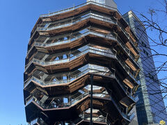 HUDSON YARDS(蜂の巣みたいなやつ)。
ハドソンヤード(蜂の巣)は飛び降りがあったから、一時上れなかったみたいだけど、上れそうです。
＄10.89(カードのみ)でした。