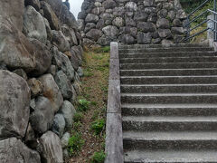 鳥羽城址へ。

九鬼嘉隆による築城。
嘉隆は関ケ原の戦いで西軍につき、敗北後に答志島で切腹をしている。