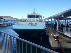 鳥羽マリンターミナルから船に15分ほど乗ると、この日泊まるお宿、中村屋さんがある和具港に着く。