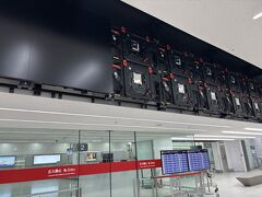 到着口の案内板はリニューアル中でした。