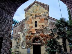 以前紹介したアンチスハティ教会
恐らく破壊と修復を繰り返したのだろう。