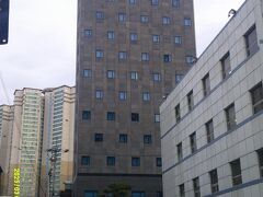 本日のお宿を無事発見。

おっ、ちょっと高級そうですね。
自分にしては、とある事情により、いつもより少し贅沢しました。