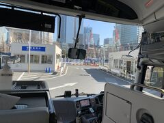 一之江駅前からツアーバス出発です。