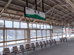 高田駅で下車。平日のためか学生の方の利用が
多かったです。