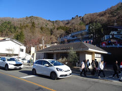 ここに来たら絶対に買っておきたい、
お土産は"フジヤマクッキー"だヨ！&#x1F5FB