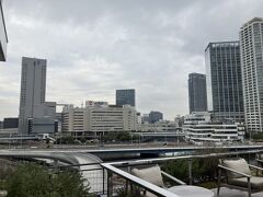 そごうとベイクォーターを臨みます。
よく通る場所で、いつもはあちらからこちらを眺めています。