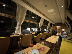 そんなご馳走の肴は、時折姿を見せる日本海ビュー。