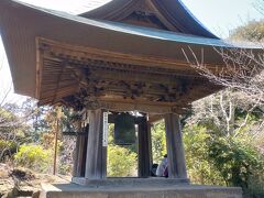 最後のポイント　神武寺。
724年、聖武天皇の時代に開山。
源頼朝らも篤く信仰していたとか。
こちらは晩鐘。