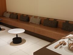 受付ロビー。ナッツは有料