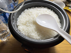 20:30ホテルにてご飯をたいておかずと共に食す