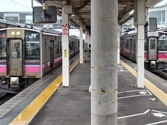 「大曲駅」に到着☆

右から左の電車に乗り替え。
同じような電車に見えますが、実はちょっと違います。