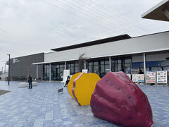 「道の駅くるくるなると」
土産物がたくさん販売され、食事も出来て便利な場所