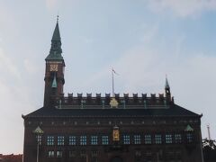 朝食後市庁舎前広場へ