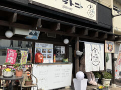 むかしの赤公衆電話がありました。