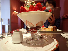 プリンアラモードも食べちゃいます